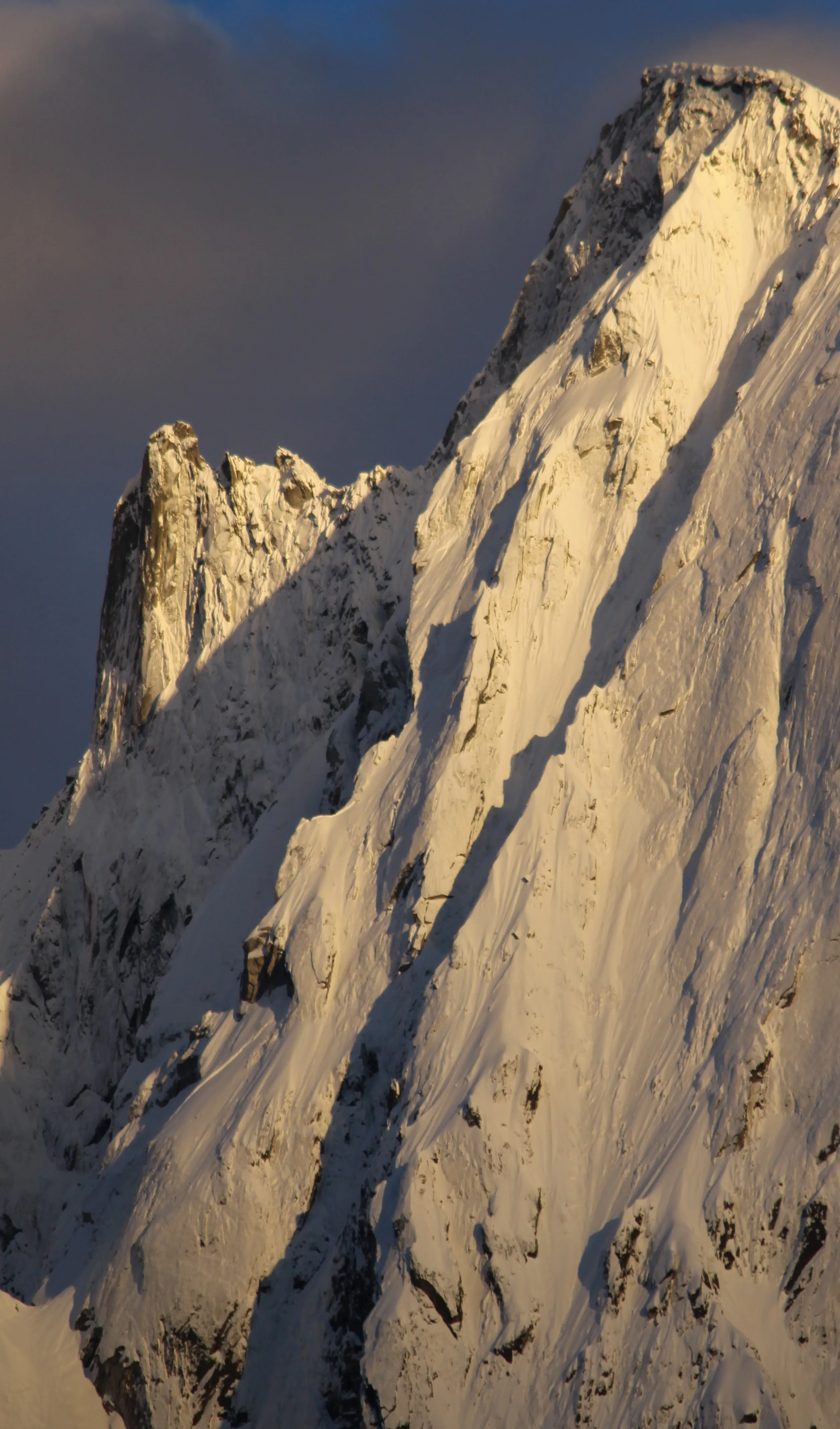 Cresta innevata al tramonto